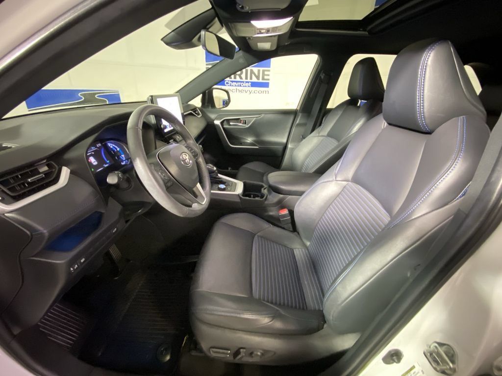 Used 2023 Toyota RAV4 XSE AWD/4WD image 25