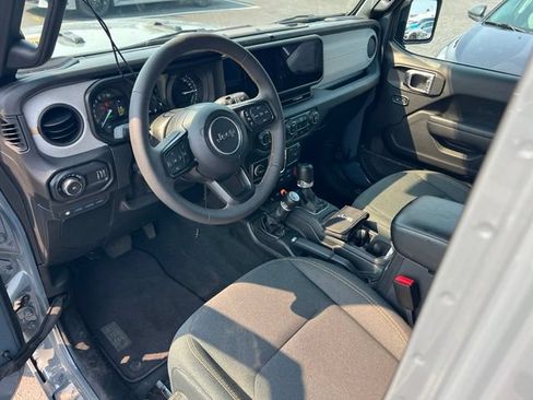 Used 2024 Jeep Wrangler Unlimited w/ Convenience Group AWD/4WD image 17