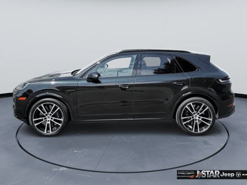 Used 2026 Porsche Cayenne Turbo w/ Technology Package AWD/4WD image 8