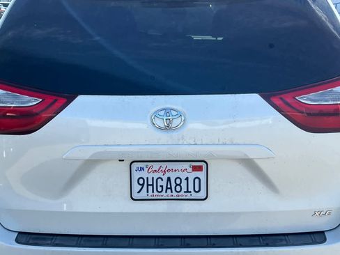 Used 2018 Toyota Sienna XLE w/ XLE Navigation Package FWD image 19