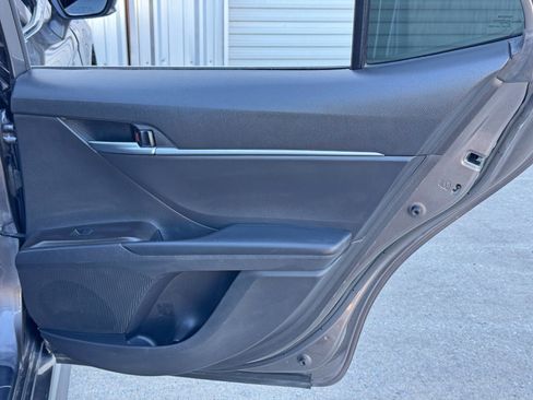 Used 2022 Toyota Camry SE image 40