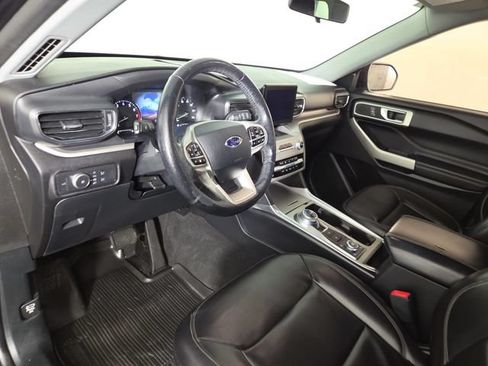 Used 2021 Ford Explorer XLT w/ Equipment Group 202A AWD/4WD image 15