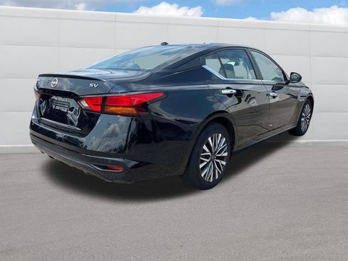 Used 2024 Nissan Altima 2.5 SV FWD image 5