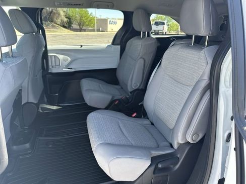Used 2025 Toyota Sienna LE AWD/4WD image 21