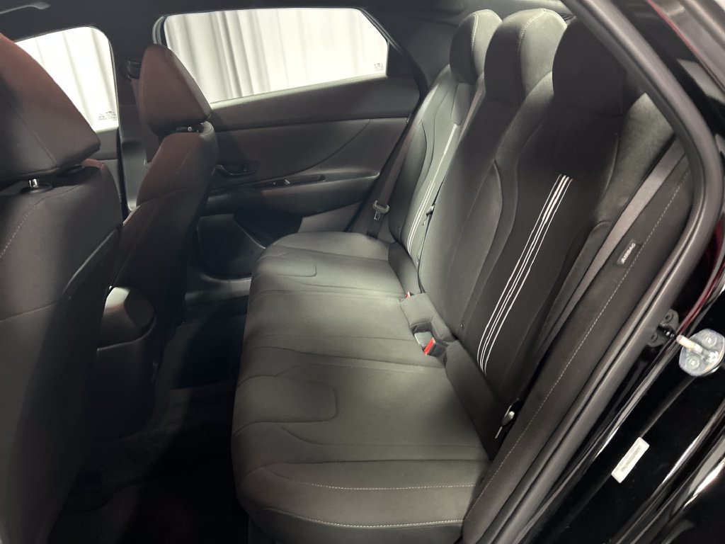 Used 2025 Hyundai Elantra Sport FWD image 21
