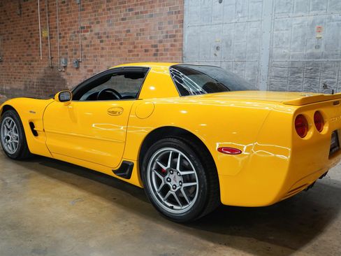 Used 2003 Chevrolet Corvette Z06 w/ Memory Package, 3 Drivers RWD image 9