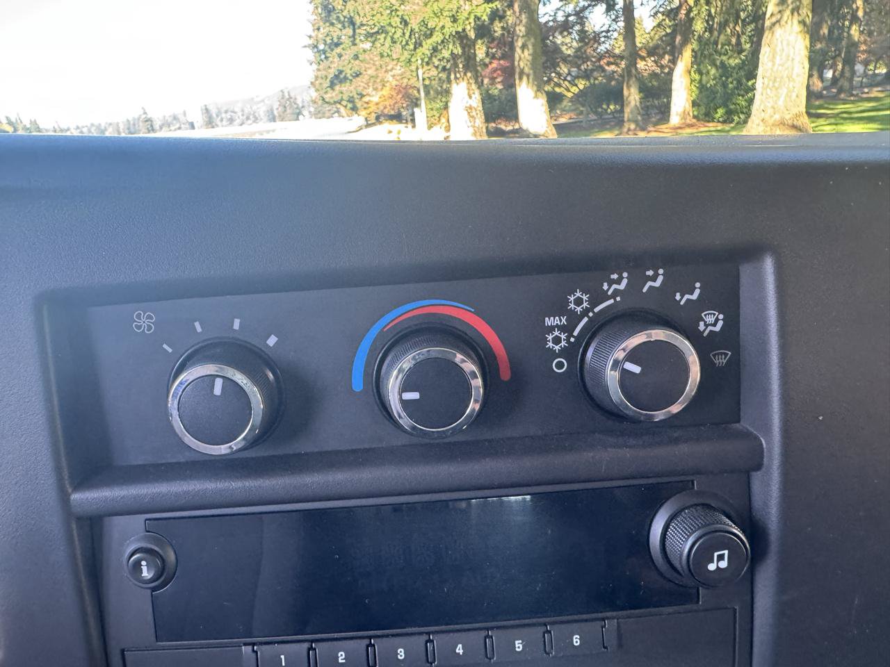 Used 2010 Chevrolet Express 2500 RWD image 14