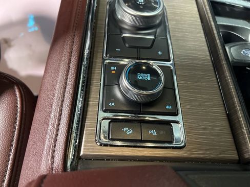 Used 2024 Ford Expedition Max Limited image 31