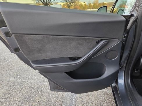 Used 2020 Tesla Model Y Long Range image 30