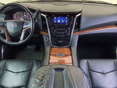Used 2015 Cadillac Escalade Luxury image 15