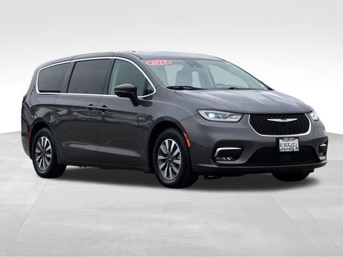 Used 2023 Chrysler Pacifica Touring-L FWD image 7
