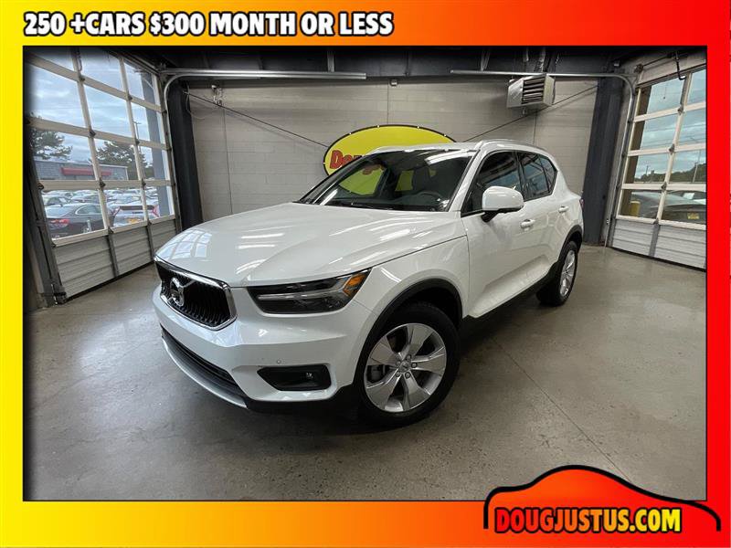 Used 2022 Volvo XC40 T4 Momentum FWD image 1