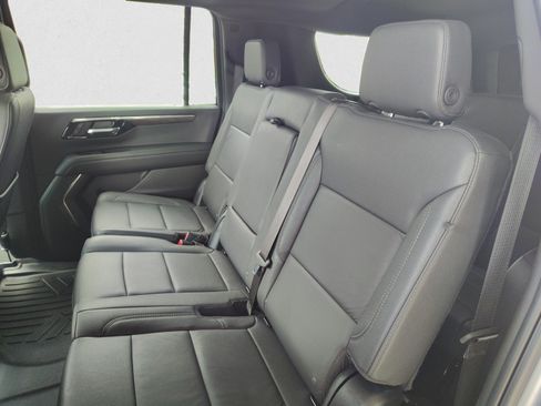 Used 2025 Chevrolet Suburban Z71 AWD/4WD image 16