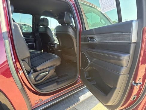 Used 2023 Jeep Wagoneer L Series II AWD/4WD image 20