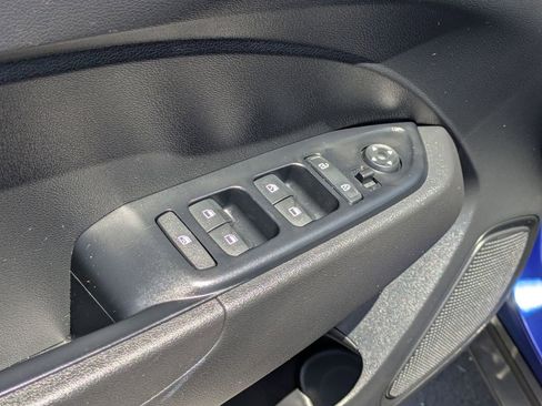 Used 2025 Hyundai Venue SEL FWD image 15