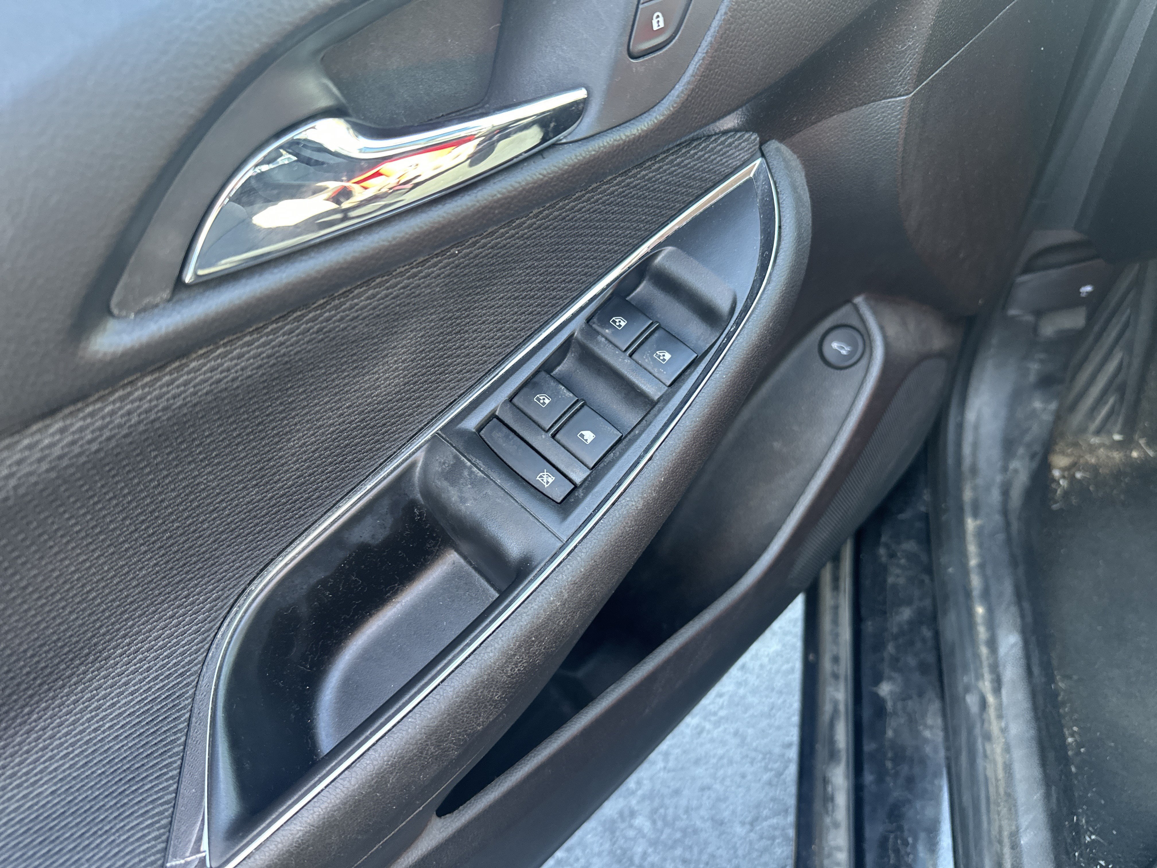Used 2017 Chevrolet Cruze LS FWD image 17