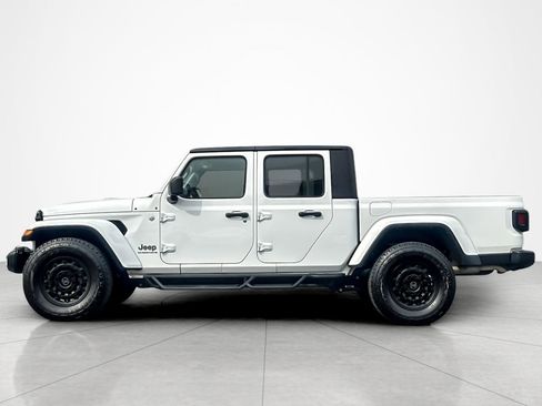 Used 2023 Jeep Gladiator Overland image 2