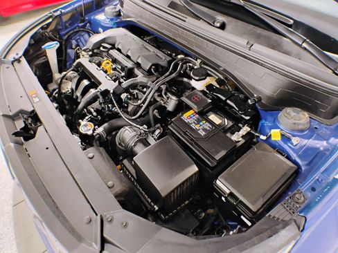 Used 2021 Hyundai Venue SEL FWD image 13
