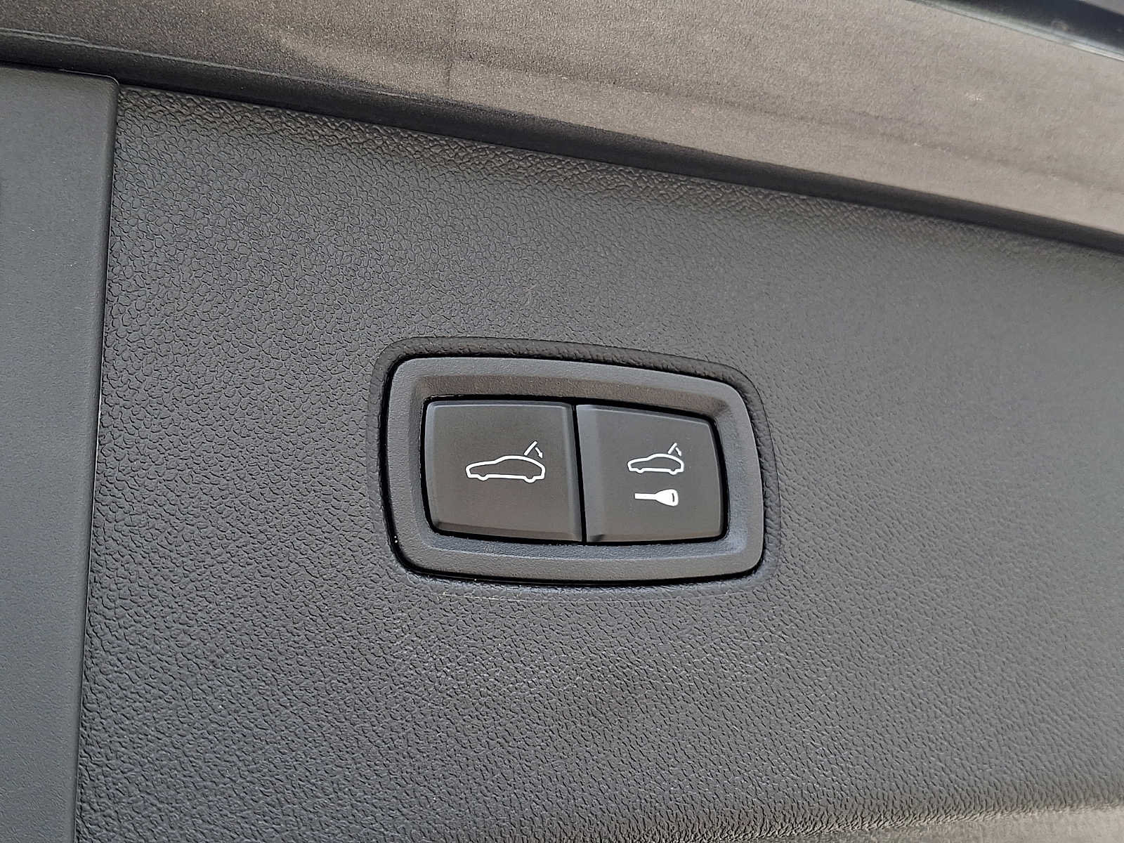 Used 2025 Porsche Cayenne E-Hybrid AWD/4WD image 28