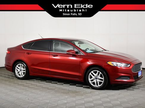 Used 2016 Ford Fusion SE FWD image 1