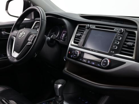 Used 2019 Toyota Highlander XLE AWD/4WD image 45