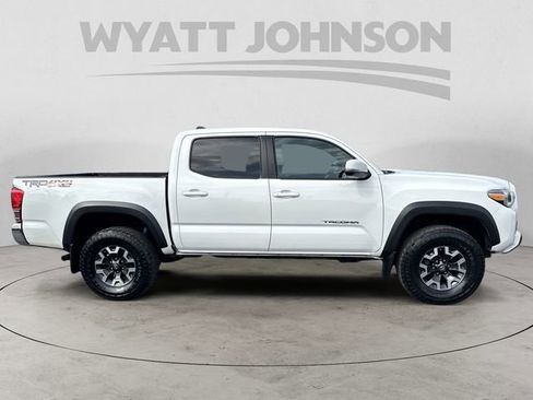 Used 2017 Toyota Tacoma TRD Off-Road w/ Tow Package (A/T) image 6