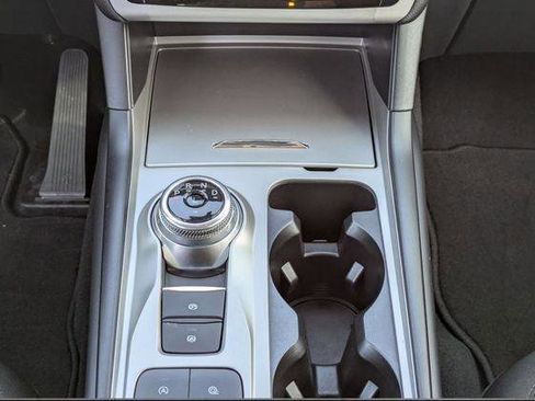 Used 2024 Ford Explorer XLT image 23