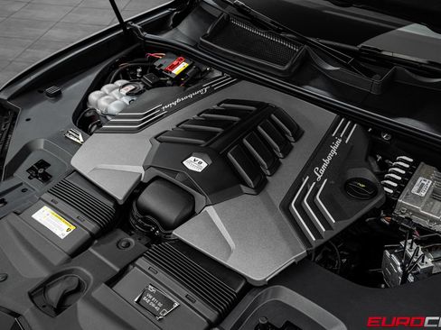 Used 2023 Lamborghini Urus Performante AWD/4WD image 10