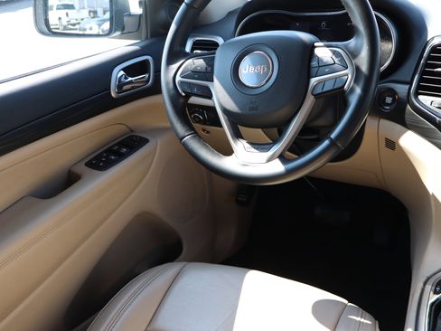 Used 2022 Jeep Grand Cherokee Laredo E AWD/4WD image 9