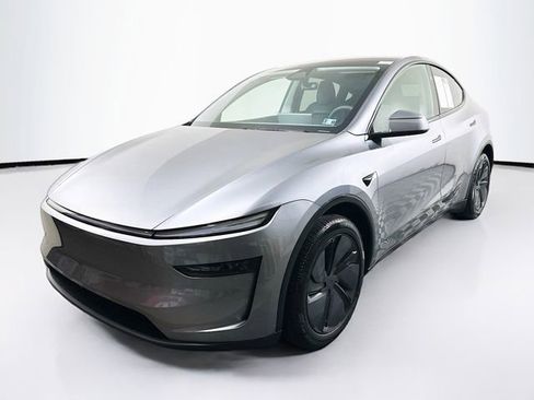 Used 2026 Tesla Model Y Long Range image 4
