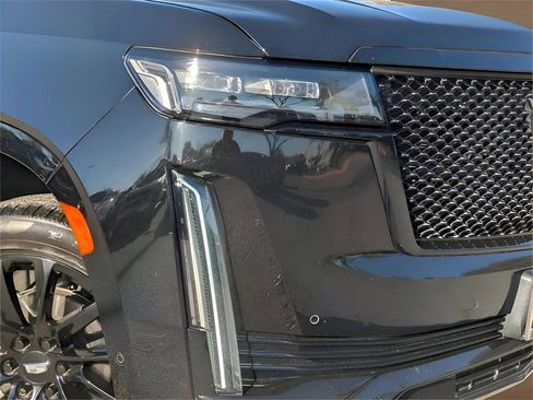 Used 2021 Cadillac Escalade Sport Platinum w/ LPO, ONYX Package image 36