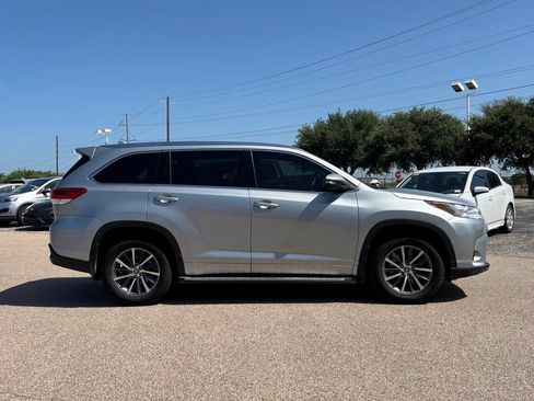 Used 2017 Toyota Highlander XLE FWD image 4
