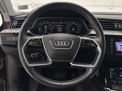 Used 2023 Audi e-tron Premium AWD/4WD image 24