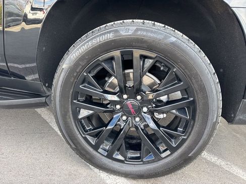 Used 2024 GMC Yukon XL Denali image 36