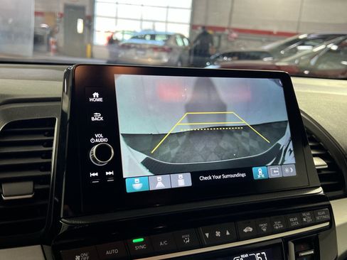 Used 2025 Honda Odyssey Touring image 19