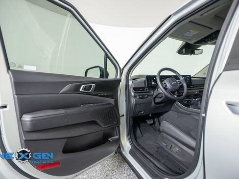 Used 2026 Kia Carnival SX Prestige FWD image 9