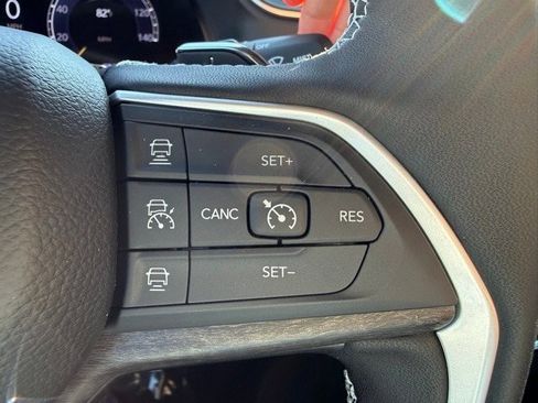 New 2025 Jeep Grand Cherokee Limited w/ Black Appearance Package image 15