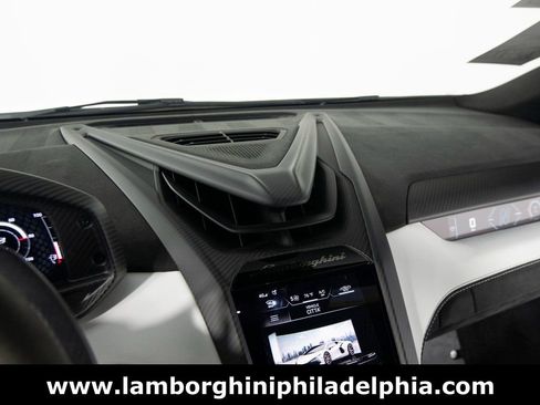 Used 2024 Lamborghini Revuelto AWD/4WD image 22