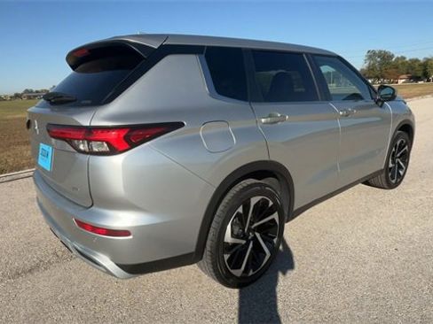 Used 2024 Mitsubishi Outlander SE image 8