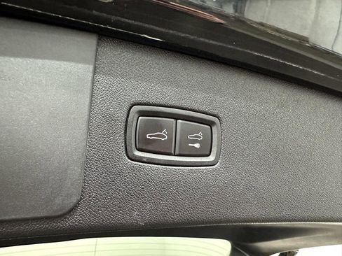 Used 2022 Porsche Cayenne Platinum Edition image 37