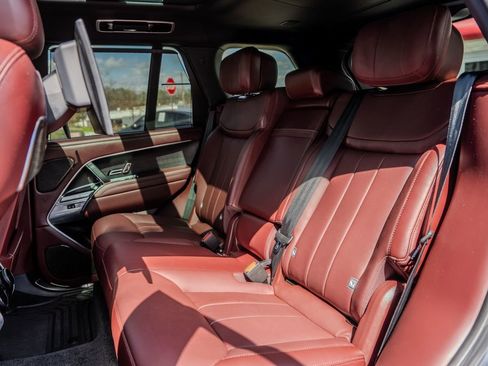 Used 2024 Land Rover Range Rover Autobiography image 20