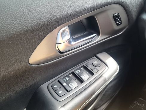 Used 2025 Chrysler Pacifica Select FWD image 23