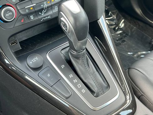 Used 2018 Ford Focus Titanium w/ Titanium Technology Package FWD image 26