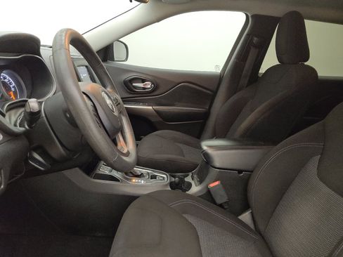 Used 2021 Jeep Cherokee Latitude FWD image 17