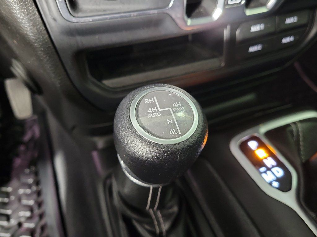 Used 2018 Jeep Wrangler Unlimited Sahara AWD/4WD image 26