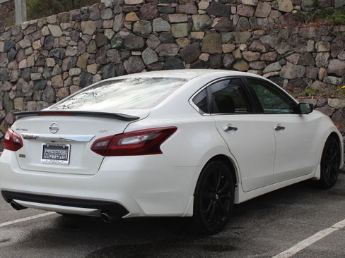 Used 2017 Nissan Altima 2.5 SR w/ Midnight Edition Package image 9
