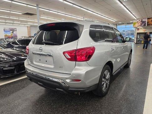 Used 2019 Nissan Pathfinder SV FWD image 5