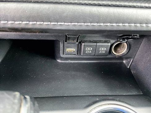 Used 2021 Toyota Highlander LE FWD image 26