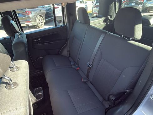 Used 2012 Jeep Liberty Sport image 13