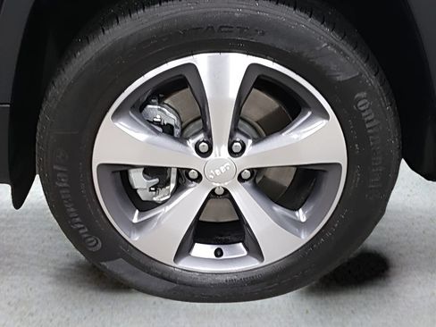 Used 2021 Jeep Cherokee Limited AWD/4WD image 36